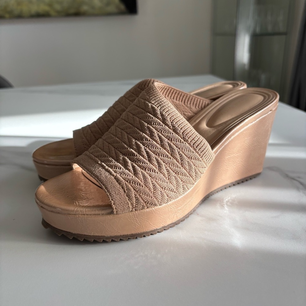 Adrienne Vittadini Tan Wedge Sandals